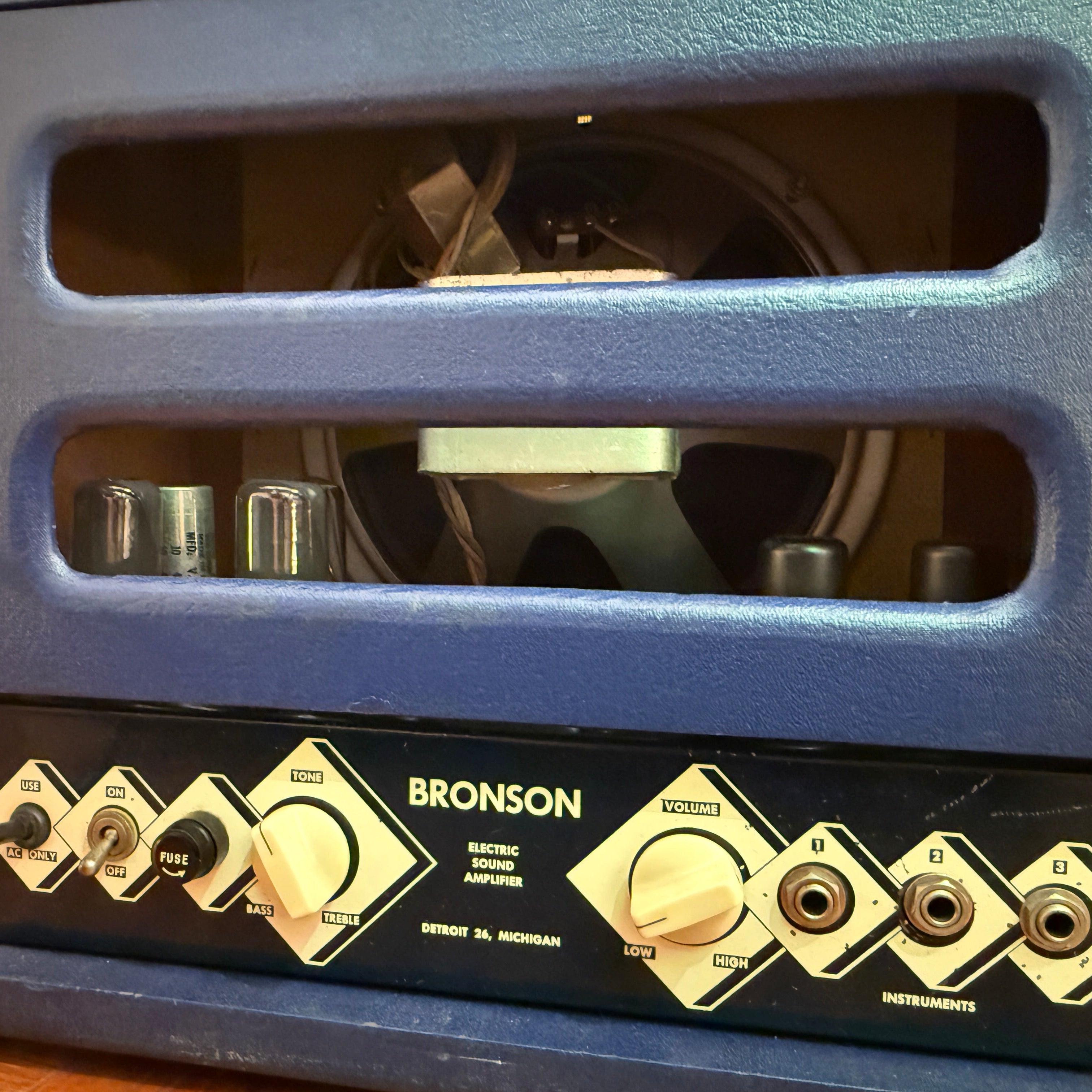 Bronson Lap Steel and Amplifier - Regent Sounds