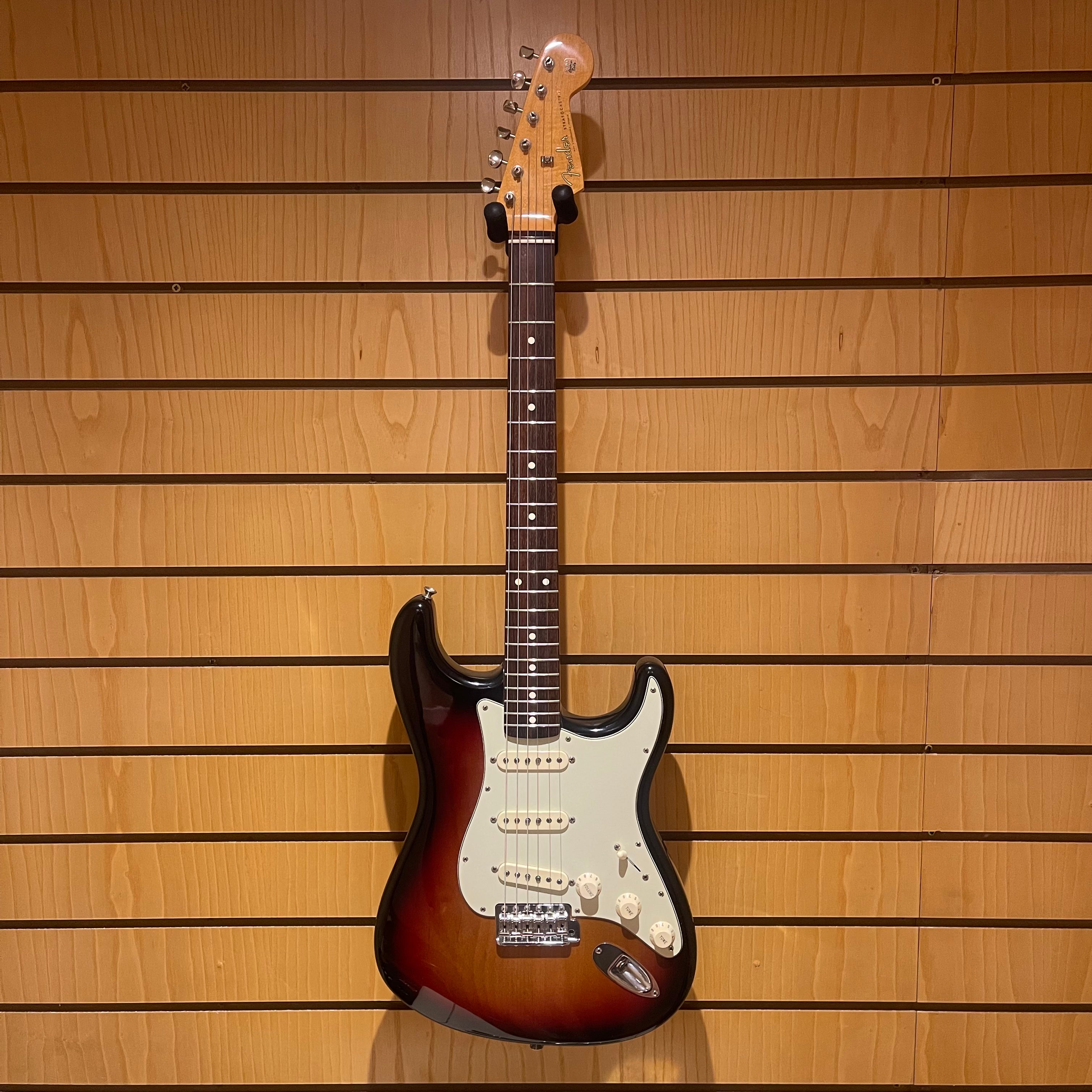 Fender AVRI II 62 Stratocaster - Regent Sounds