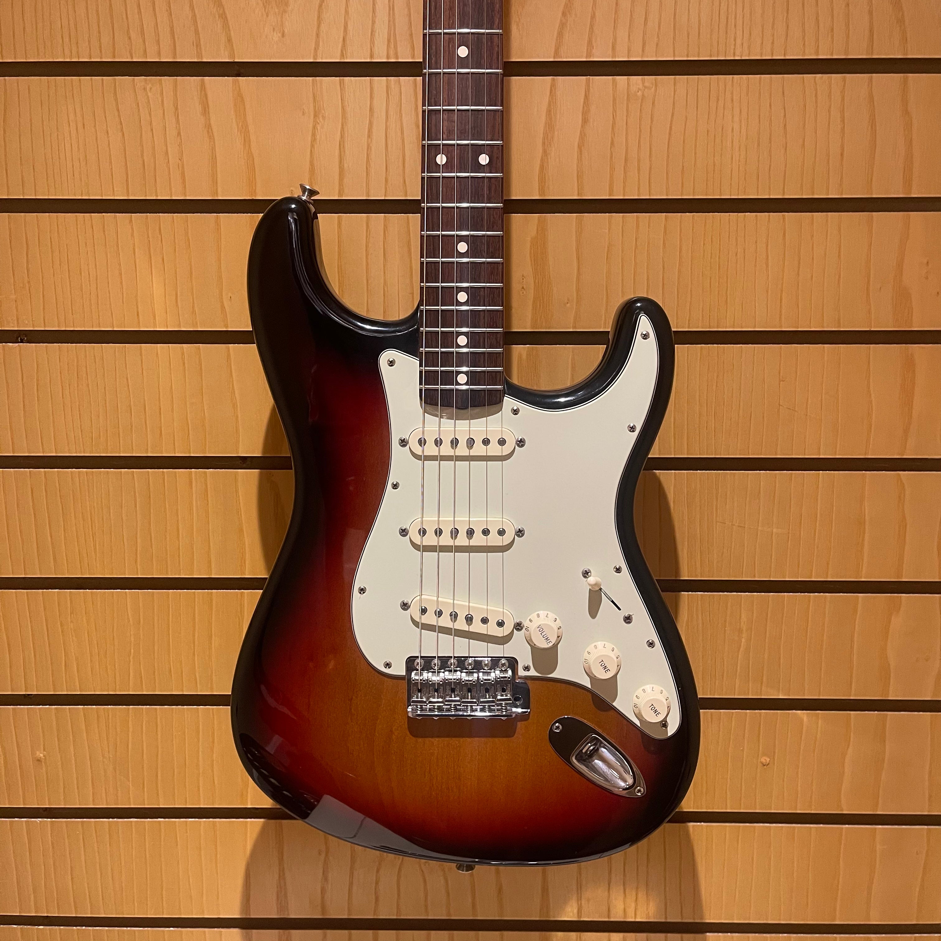Fender AVRI II 62 Stratocaster - Regent Sounds
